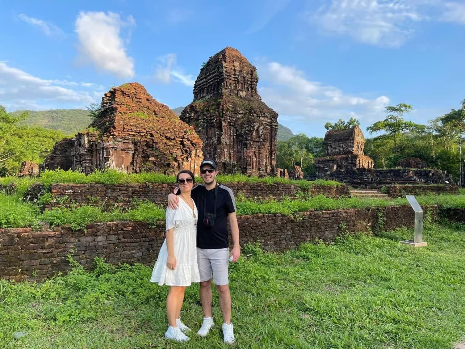 Z DA NANG: WYCIECZKA DELUXE „MY SON HOLYLAND” I WYKONYWANIE PAPIERU RYŻOWEGO