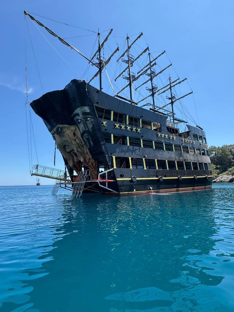 Kemer’den Red Dragon ile Korsan Tekne Turu