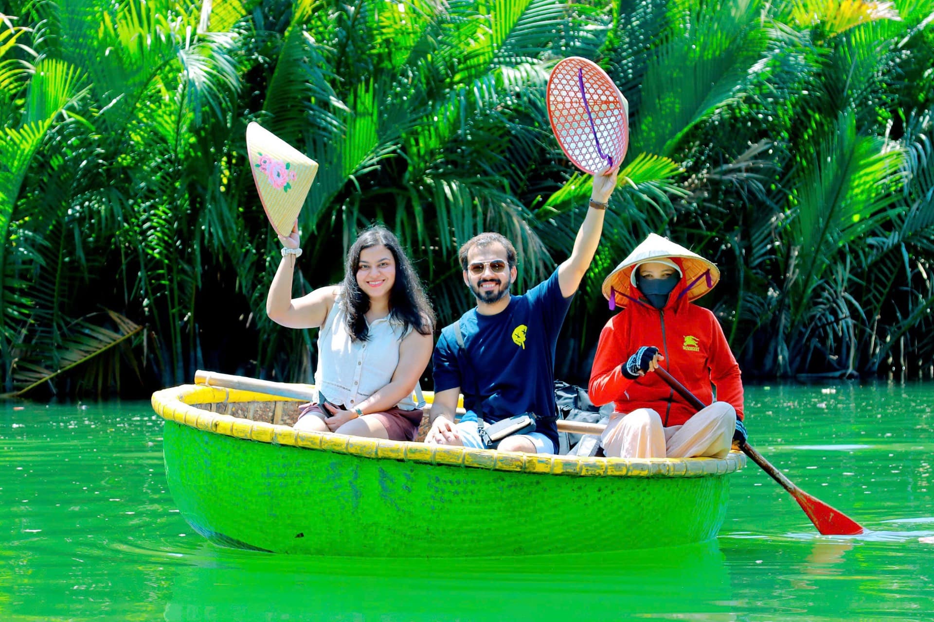Z DA NANG/HOI AN – REJS ŁÓDKĄ Z WIKLINY W LASIE KOKOSOWYM – WYCIECZKA PO MIEŚCIE HOI AN – PUŚCZENIE LATARNI NA RZECE HOAI