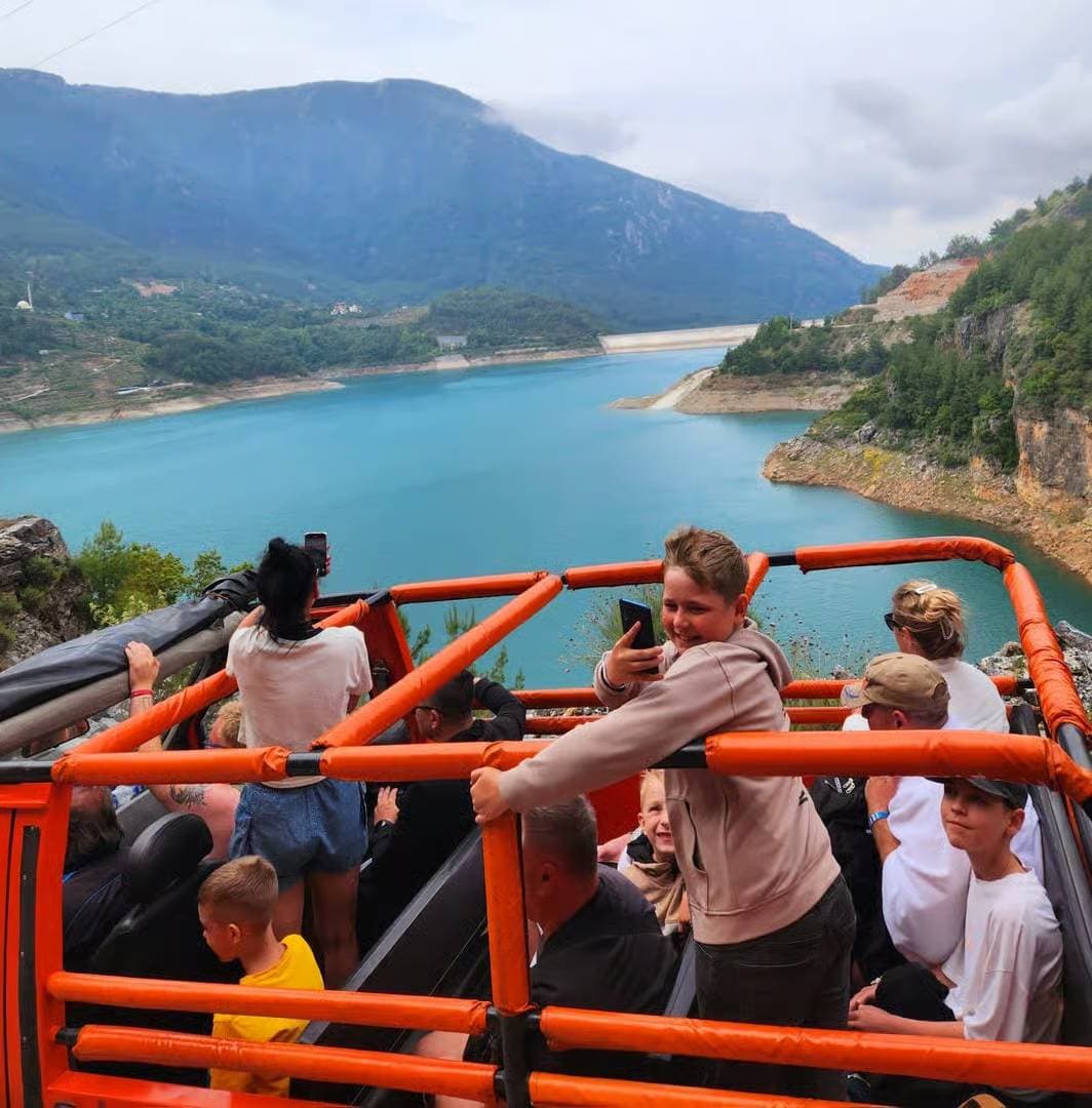 Alanya’da Cabrio Jeep ve Macera Safarisi