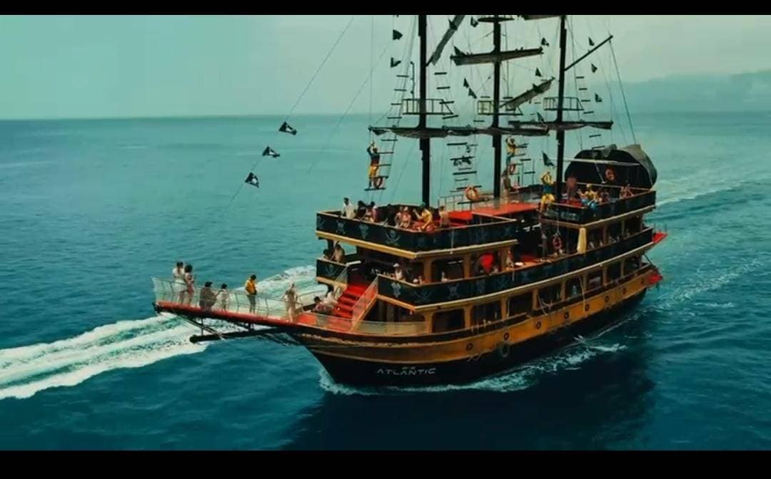 Duden Şelalesi’ne Büyük Atlantik Korsan Tekne Turu
